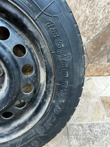 Roda de ferro 4 furos com pneu 185/60/14