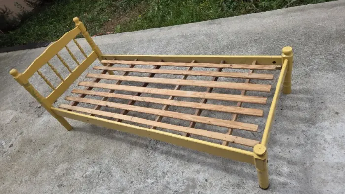 Cama solteiro doação SEM colchão