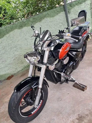 Suzuki Boulevard m800