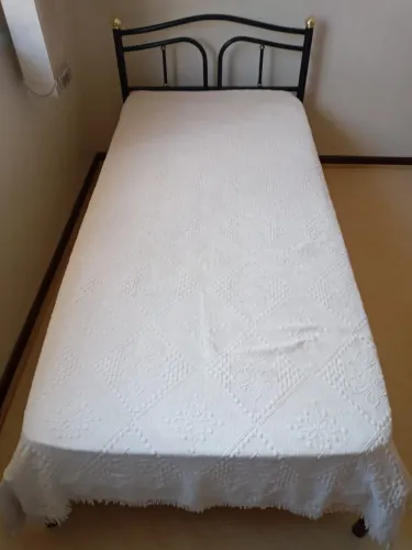 Cama de solteiro tubular, em ótimo estado! Colchão é brinde
