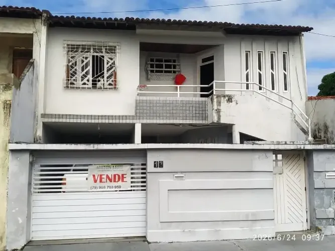 Casa Duplex no conjunto Augusto Franco na Farolândia com três quartos e uma suite