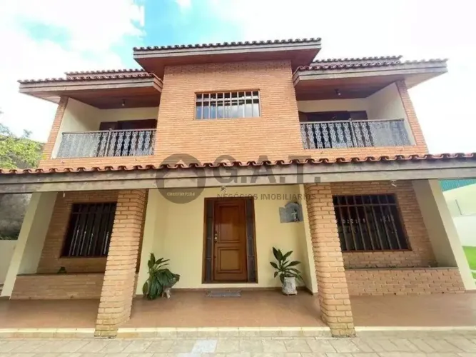 Residência para locação em Sorocaba-SP, Jardim Leocadia: 4 quartos, 1 suíte, 2 salas, 4 ba