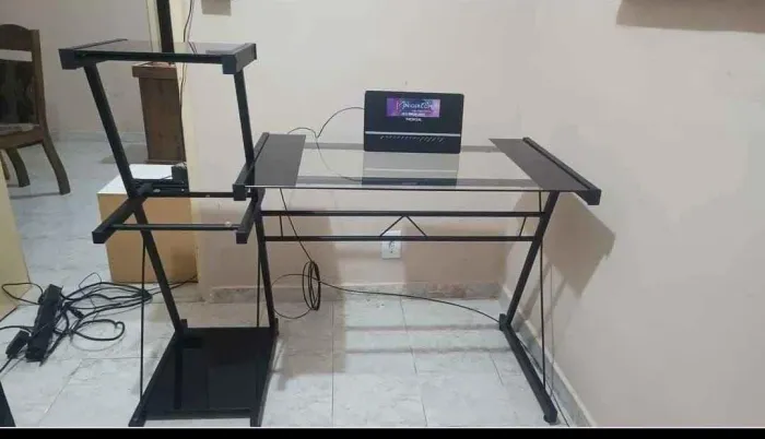 Escrivaninha/ Mesa de vidro 
