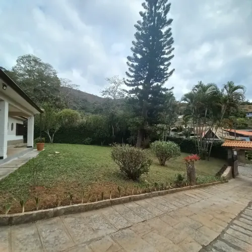 Imóvel para aluguel tem 200 metros quadrados com 4 quartos em Itaipava - Petrópolis - RJ