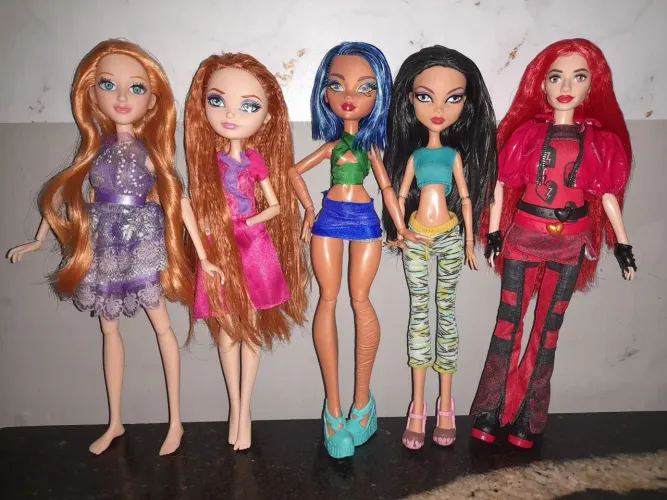 Lote de bonecas mostrer high,winx club,ever afiter high 