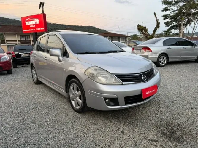 Nissan Tiida SL 1.8/1.8 Flex 16V Aut. 2012
