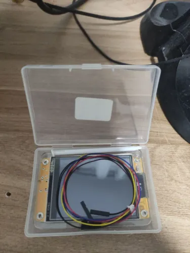 ESP32 Marauder Instalado, com proteção em acrílico.