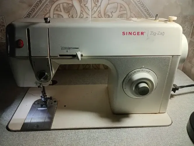 Vendo Máquina de costura Singer ( Zig -zag )