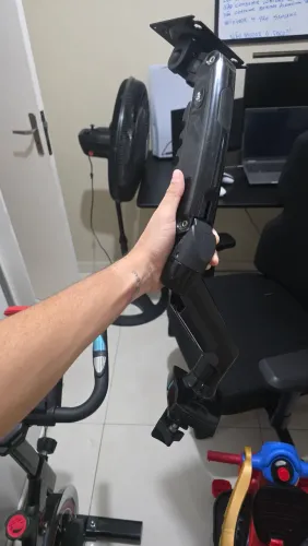 Braço mecânico articulado monitor