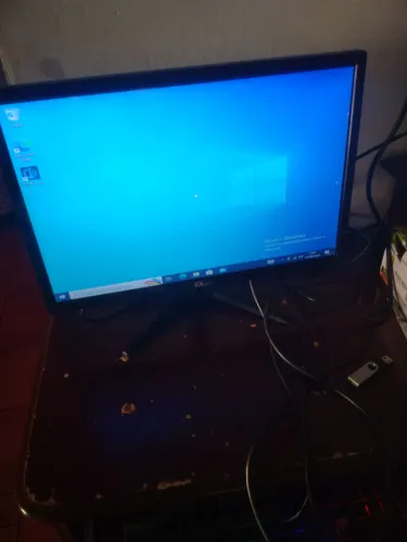 Monitor VX Pro VX190Z de 19 polegadas de 1440 x 900 p HDMI alguns risco e marcas