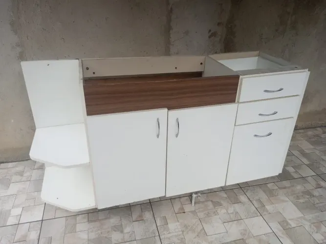 Somente o balcão de pia de banheiro 100/MDF