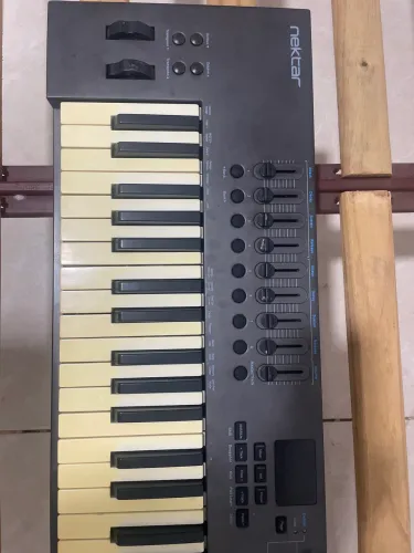 Teclado controlador Impact lx61+