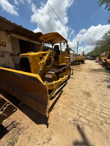 Trator de esteira Caterpillar D4e + caminhão prancha 
