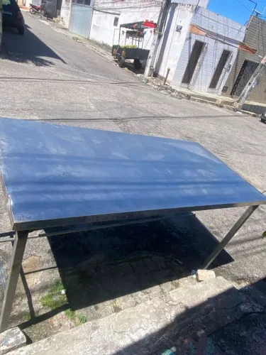 Mesa tampo de inox, 1.80 de cumprimento, 90 de largura e 90 de altura, base não enferruja.