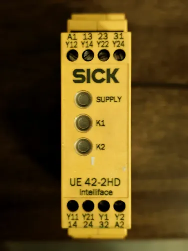 Relé de segurança para proteções NR12 Sick 