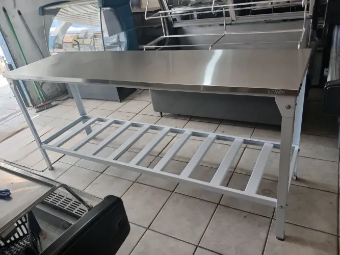 Mesa inox nova zero. 1,90 x55 = valor 1,250