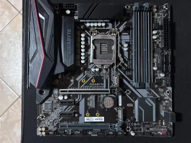 Placa Mãe Gigabyte Z390 M Gaming