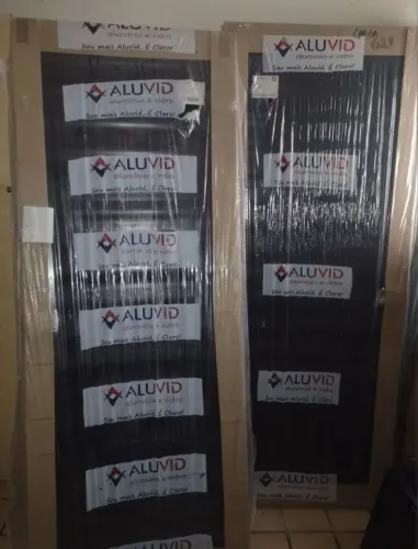 Porta alumínio preto 80cm