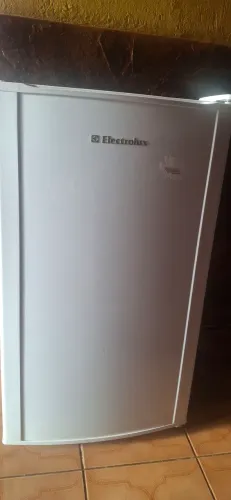 Frigobar semi novo