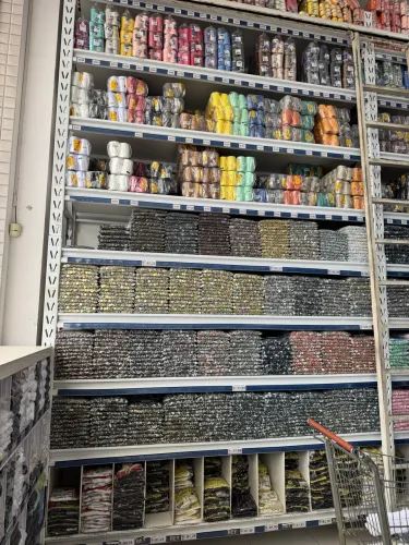 Prateleira e escada de ferro, pra estoque 