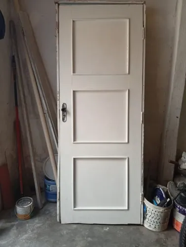 Vendo porta de madeira. 3x0,80