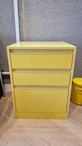 Gaveteiro com porta arquivo