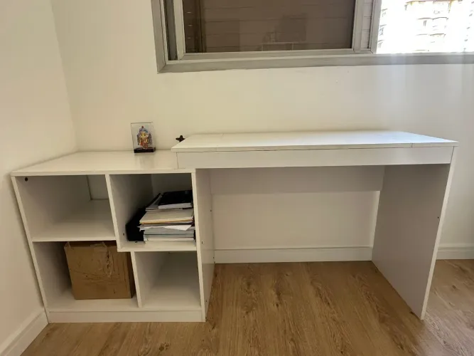 ESCRIVANINHA LIVREIRO COM 5 NICHOS. Medidas: L= 1,60cm x P= 45cm