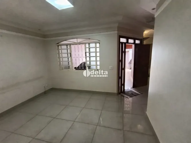 Casa com 3 quarto sendo 1 suíte disponível para locação no bairro Santa Mônica em Uberlând