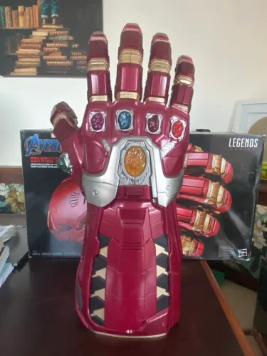 Manopla Iron Man Marvel Legends Hasbro - Nano Gauntlet Eletrônica