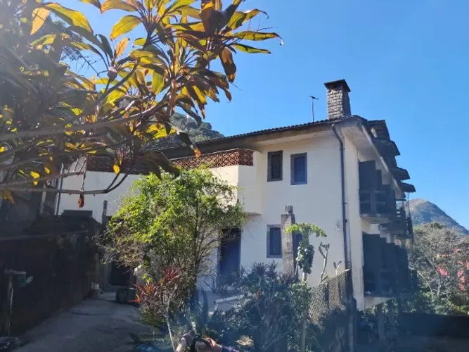 Excelente casa 03 quartos Alto da Serra Petrópolis RJ
