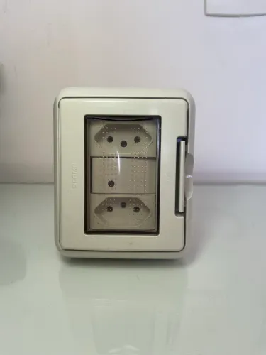 Tomada E Interruptor Blindados SCAME IP55 - Conjuntos Embutir/Sobrepor Para Área Externa
