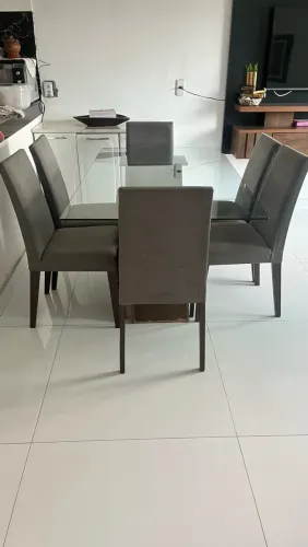 Mesa de vidro com 6 cadeiras 