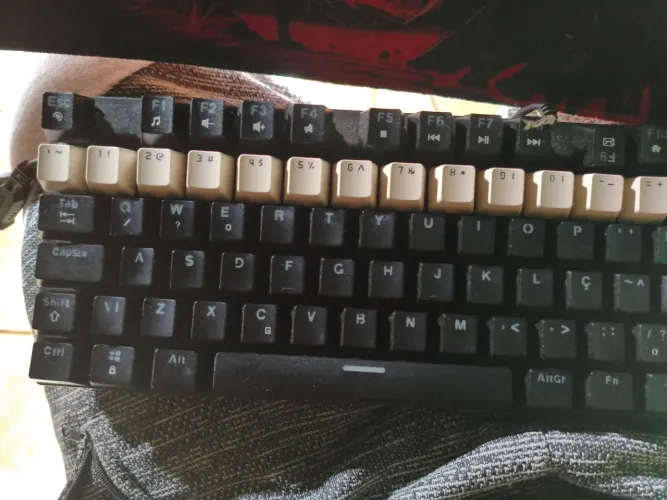 Teclado mecânico 100%