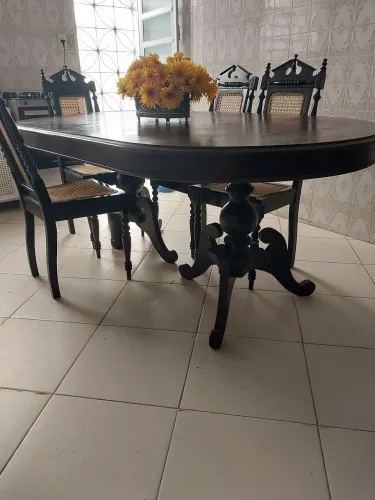 Mesa e cadeira