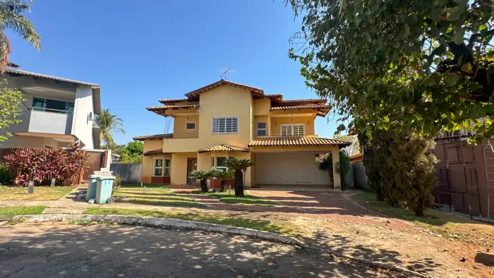 Sobrado à venda de 312 m² com 3 Suítes e Quintal IPortal do Sol