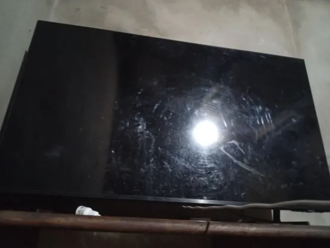 Vendo uma tv Samsung p retirada de peças, novinha