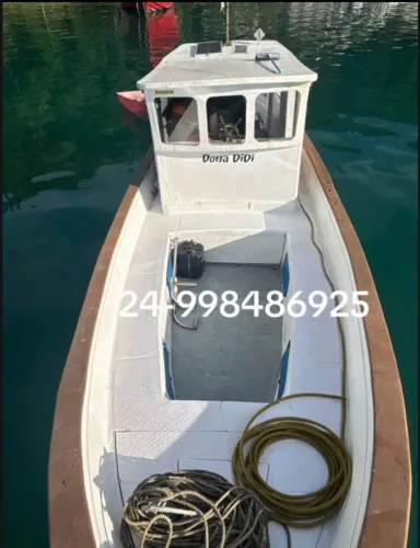 Barco de fibra 9 metros  motor Yanmar 33 Reversor original 