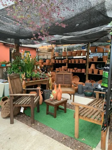 Venda ou troca comércio em local excelente com 490 MTS, com mercadorias, trabalhando. 