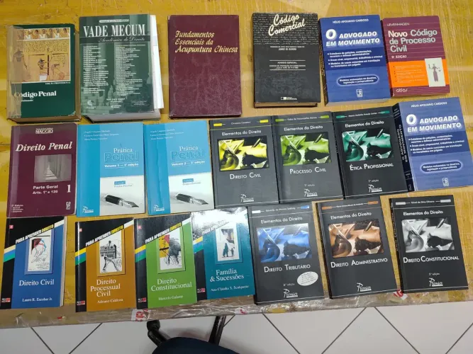 Kit 20 livros de Direito para biblioteca