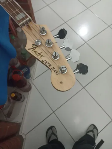 Baixo fender jazz bass