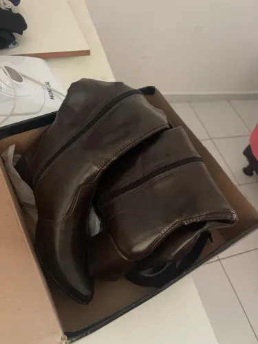 Bota marrom 