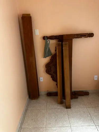 Cama de madeira