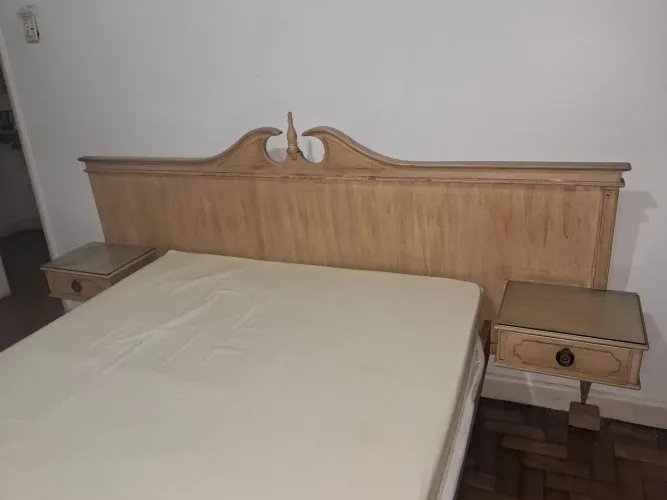 Cama de casal antiga estilo Luis XVI
