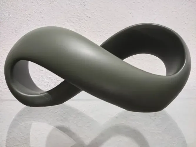 Escultura Decorativa de Mesa em Cerâmica Infinito Horizontal Verde Lúpulo