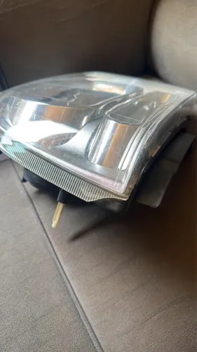 Vende-se Farol Ford - serve em F250, F350 e F4000 (lado direito)