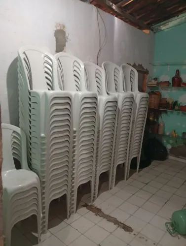Vendo cadeiras semi novas solplast