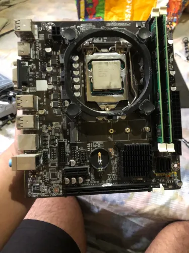 kit de placa-mãe ZX H81 V4.01, e processador e dois pente de ram 4 x2