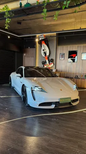 Porsche Taycan Turbo (elétrico) 2021