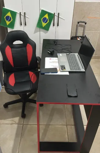 Vende-se mesa e cadeira Gamer 