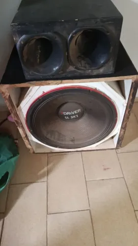 Vendo caixa de som auto falante de 18 draiv sl3x1